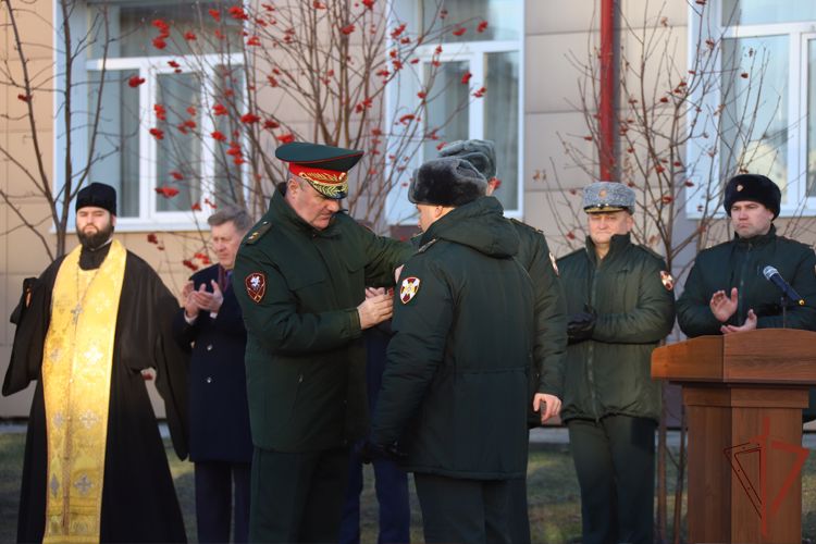 Командующий Сибирским округом Росгвардии открыл на территории воинской части мемориальный комплекс воинам-сибирякам