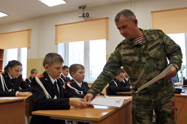 В Грозненском соединении Росгвардии прошли мероприятия акции «С любовью к маме»