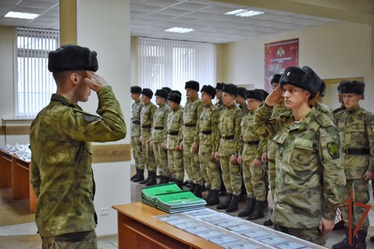 В Центре подготовки личного состава Северо-Западного округа Росгвардии состоялся выпуск специалистов (видео)