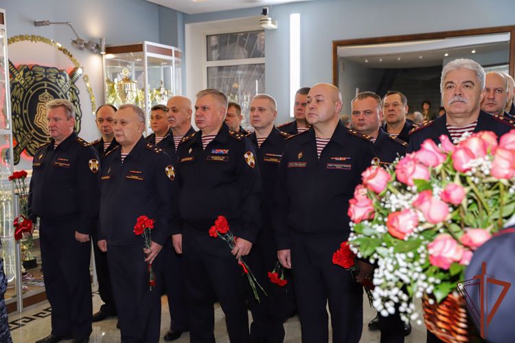 В Главном управлении Росгвардии по городу Москве почтили память погибших при исполнении служебного долга коллег
