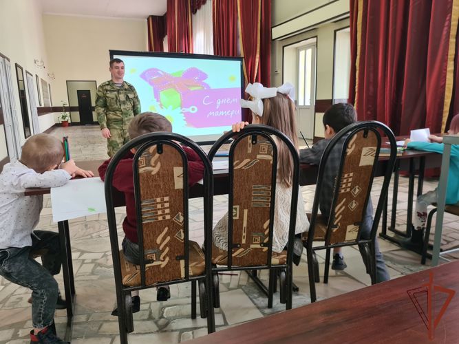 В Грозненском соединении Росгвардии прошли мероприятия акции «С любовью к маме»