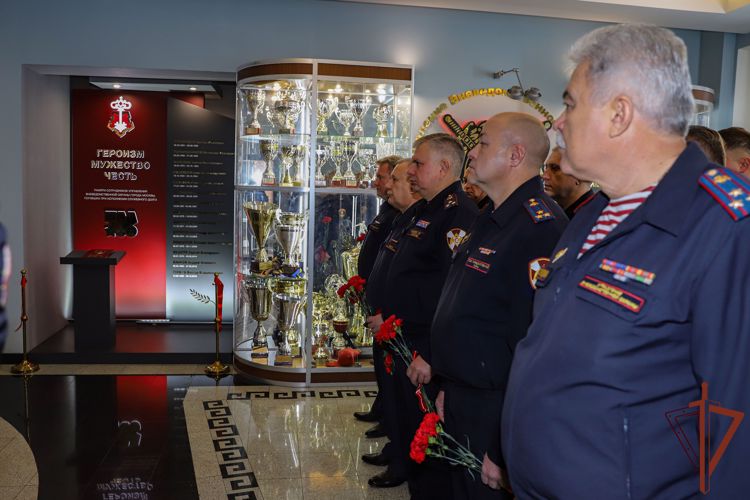 В Главном управлении Росгвардии по городу Москве почтили память погибших при исполнении служебного долга коллег