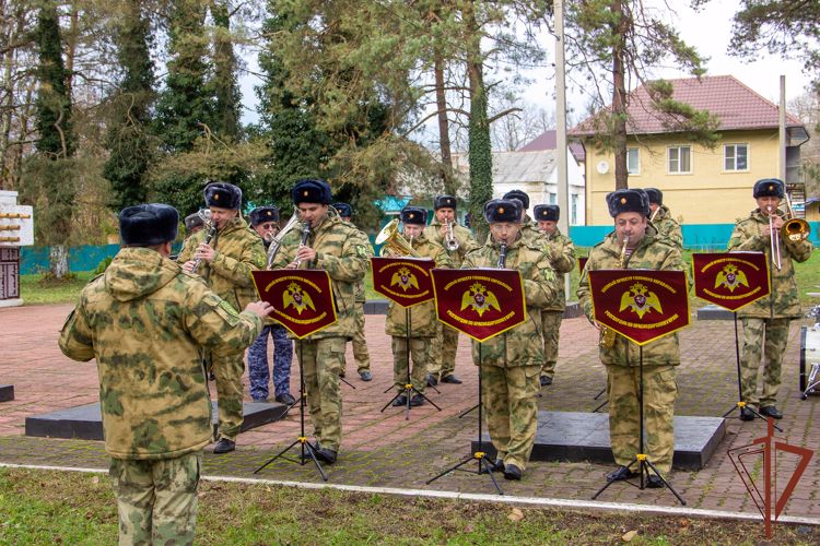 Память офицера-героя, павшего в одном из боев ВОВ, почтили на Кубани военнослужащие Росгвардии 