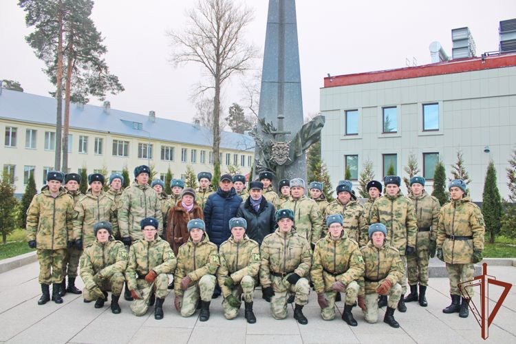 В Северо-Западном округе Росгвардии отметили День ракетных войск и артиллерии