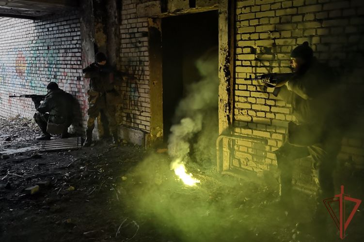 Занятия с мобилизованными гражданами проводит ОМОН Росгвардии  в Санкт-Петербурге (видео)
