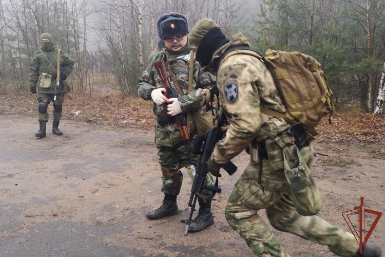 Занятия с мобилизованными гражданами проводит ОМОН Росгвардии  в Санкт-Петербурге (видео)