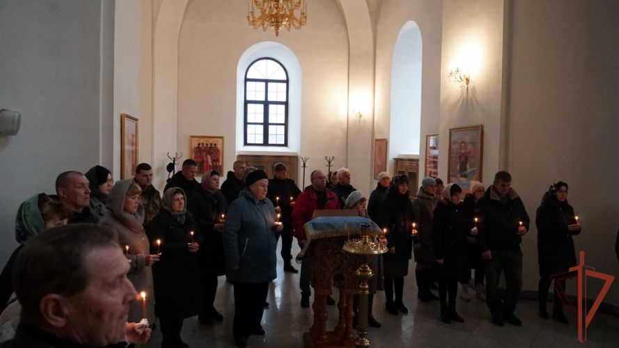 Память сотрудников и военнослужащих, погибших при исполнении служебного долга, почтили в Центральном округе Росгвардии
