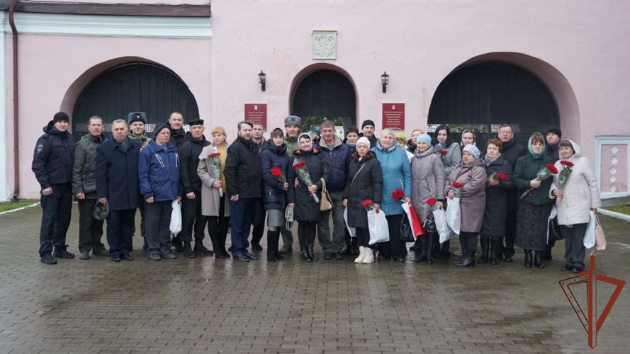 Память сотрудников и военнослужащих, погибших при исполнении служебного долга, почтили в Центральном округе Росгвардии  
