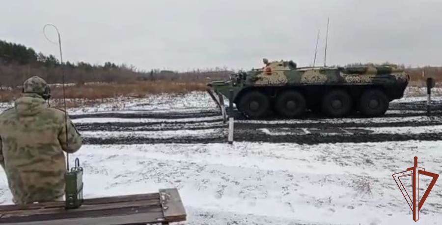 В центре подготовки личного состава Сибирского округа Росгвардии состоялся выпуск военнослужащих – водителей БТР