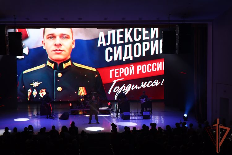 Патриотический шоу-проект «Вежливые люди» встретили в Калуге
