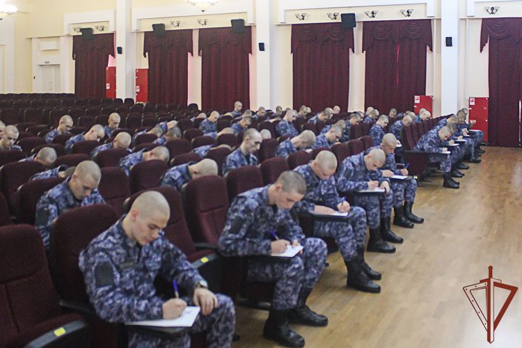 Военнослужащие Южного округа Росгвардии присоединились к ежегодной всероссийской акции «С любовью к маме»