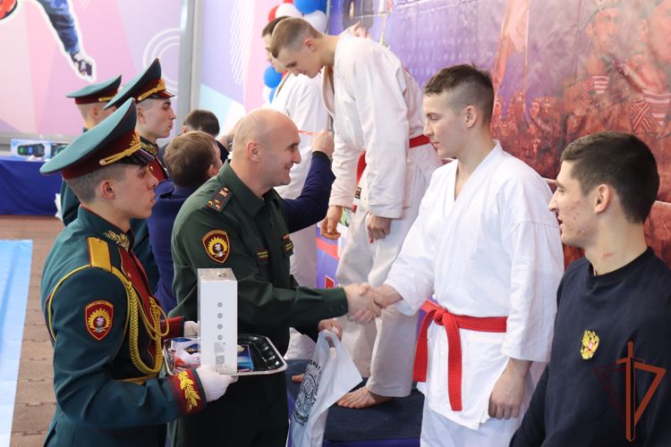 Чемпионат по рукопашному бою памяти Героя России Ивана Шелохвостова состоялся в Новосибирском военном институте Росгвардии