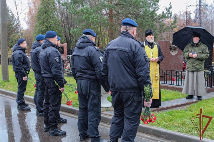 В Главном управлении Росгвардии по городу Москве почтили память погибших при исполнении служебного долга коллег