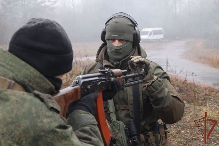 Занятия с мобилизованными гражданами проводит ОМОН Росгвардии  в Санкт-Петербурге (видео)