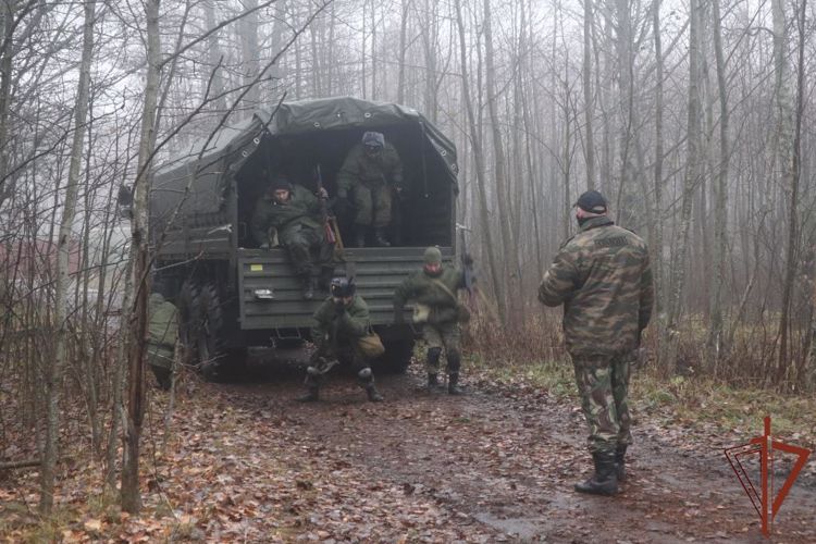 Занятия с мобилизованными гражданами проводит ОМОН Росгвардии  в Санкт-Петербурге (видео)