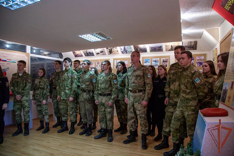 В преддверии Дня народного единства  росгвардейцы на Урале проводят праздничные  тематические мероприятия