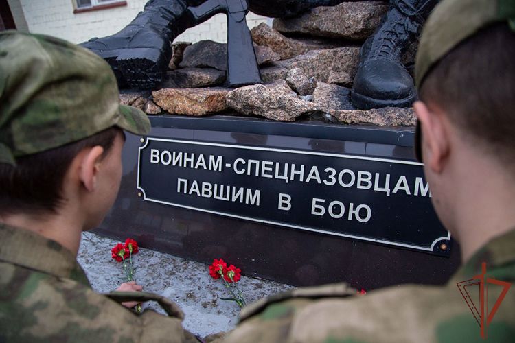 В преддверии Дня народного единства  росгвардейцы на Урале проводят праздничные  тематические мероприятия