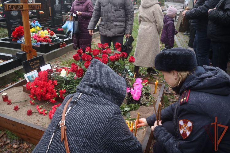Сотрудники Росгвардии почтили память погибшего офицера СОБР «Гранит» в Санкт-Петербурге 