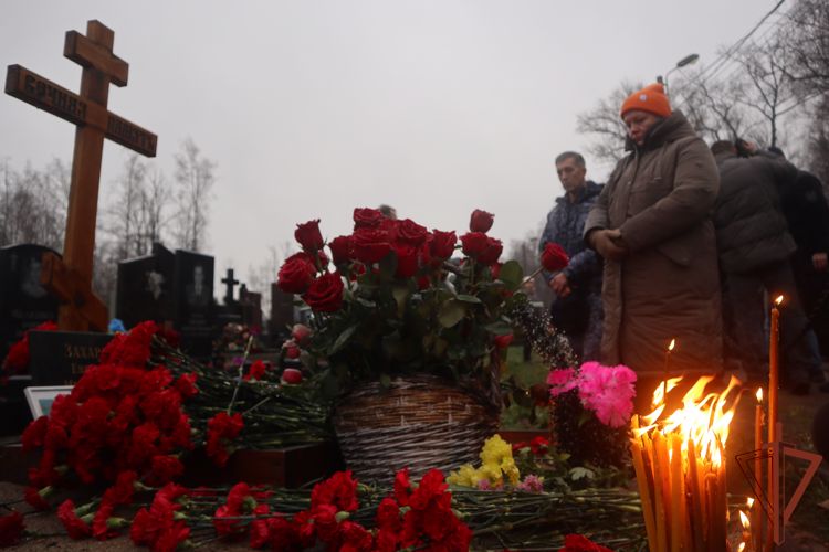 Сотрудники Росгвардии почтили память погибшего офицера СОБР «Гранит» в Санкт-Петербурге 