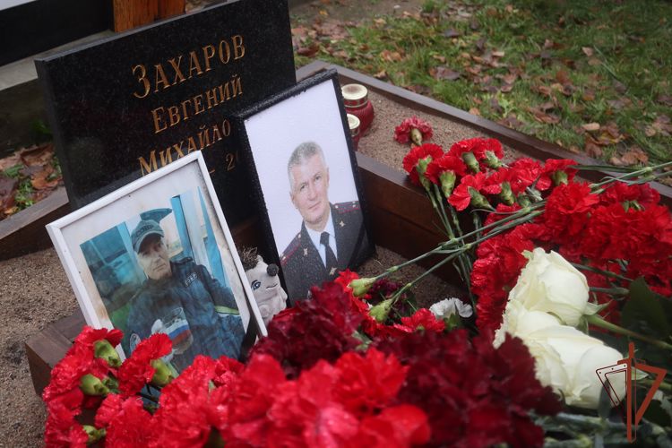 Сотрудники Росгвардии почтили память погибшего офицера СОБР «Гранит» в Санкт-Петербурге 