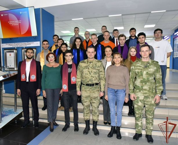  В Пятигорске военнослужащие Росгвардии встретились со студентами в рамках всероссийского патриотического проекта