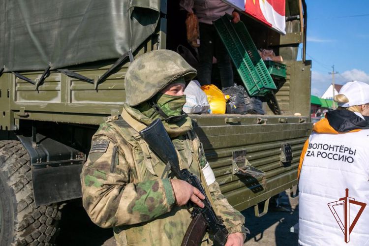 Росгвардейцы оказывают помощь жителям Херсонской и Запорожской областей