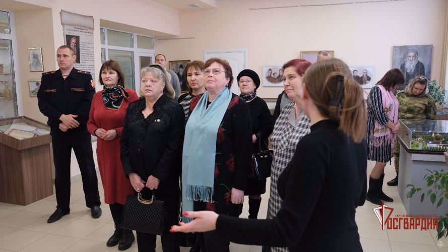Росгвардейцы Центрального округа поздравили мам с Днем матери