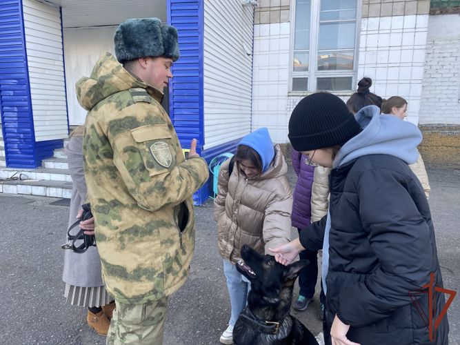 Патриотические мероприятия и мастер-классы с участием Росгвардии проходят для юных жителей Сибири 
