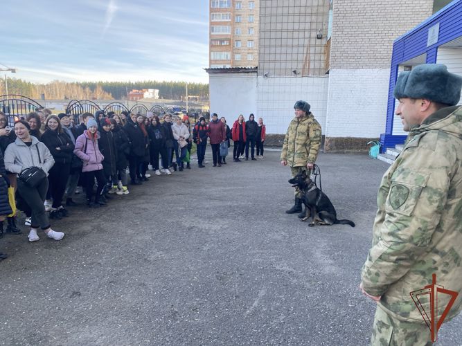 Патриотические мероприятия и мастер-классы с участием Росгвардии проходят для юных жителей Сибири 