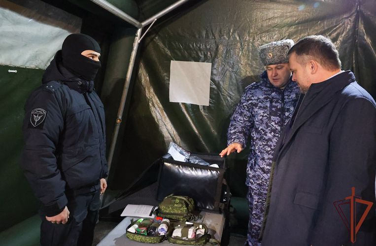 Губернатор Новгородской области передал спецподразделениям Росгвардии средства защиты и экипировки