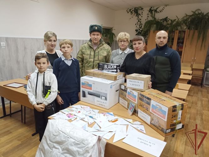 Брянские школьники написали письма росгвардейцам-участникам СВО