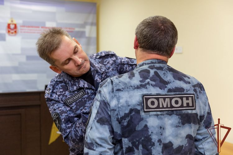 Отличившимся в ходе спецоперации росгвардейцам в Мурманске вручены государственные награды