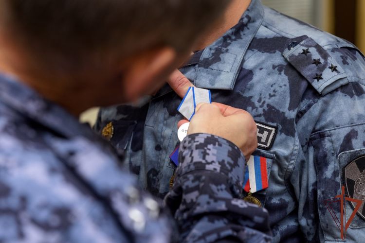 Отличившимся в ходе спецоперации росгвардейцам в Мурманске вручены государственные награды 
