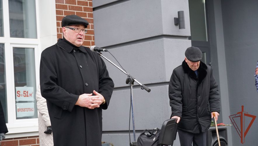 В Кирове открыли мемориальную доску погибшему при исполнении служебного долга росгвардейцу