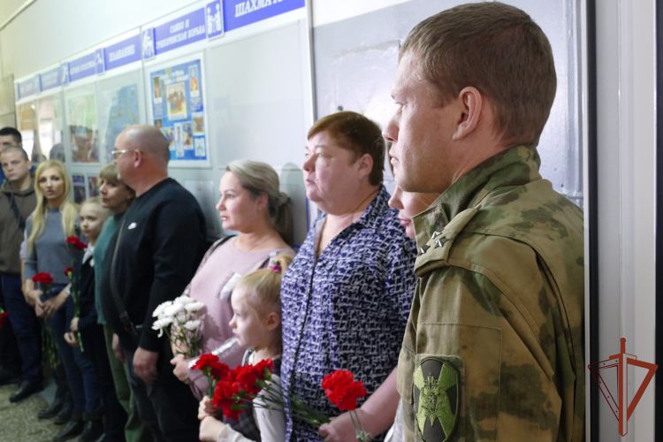 Мемориальную доску в честь погибшего росгвардейца установили в Омском медицинском университете