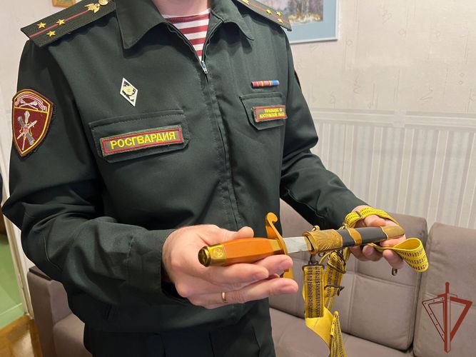 Представители  Центрального округа  Росгвардии посетили родственников ветерана Великой Отечественной войны и Героя России