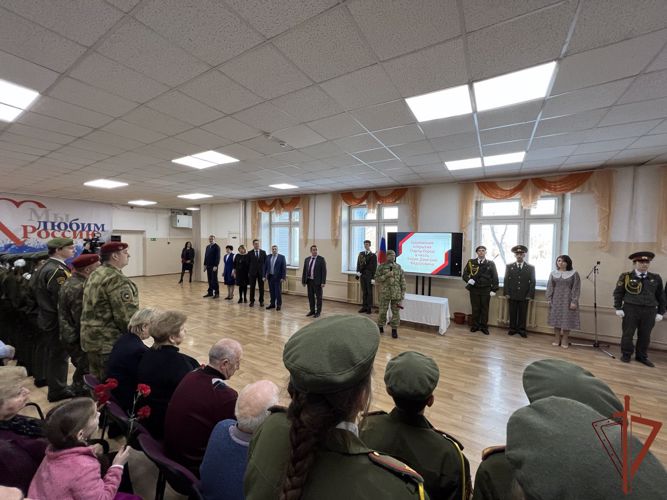 В новосибирской школе открыли парту Героя памяти погибшего воина правопорядка