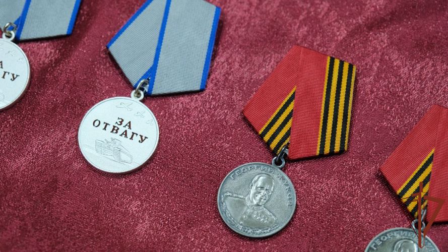 Росгвардейцам - участникам специальной военной операции вручены государственные и ведомственные награды (видео)