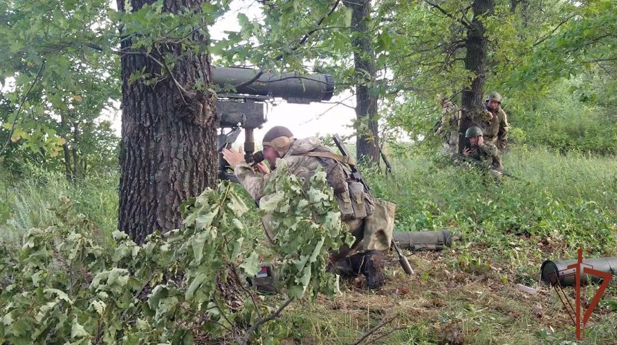 Росгвардия эффективно уничтожает опорные пункты, силы и средства противника в одном из районов СВО (ВИДЕО)