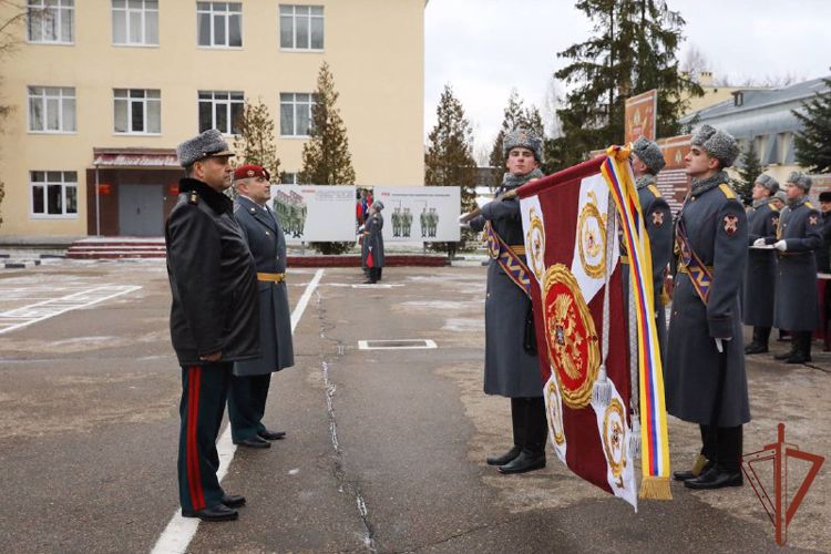 Командующий Центральным округом Росгвардии вручил орден Жукова отдельному отряду специального назначения в Смоленске