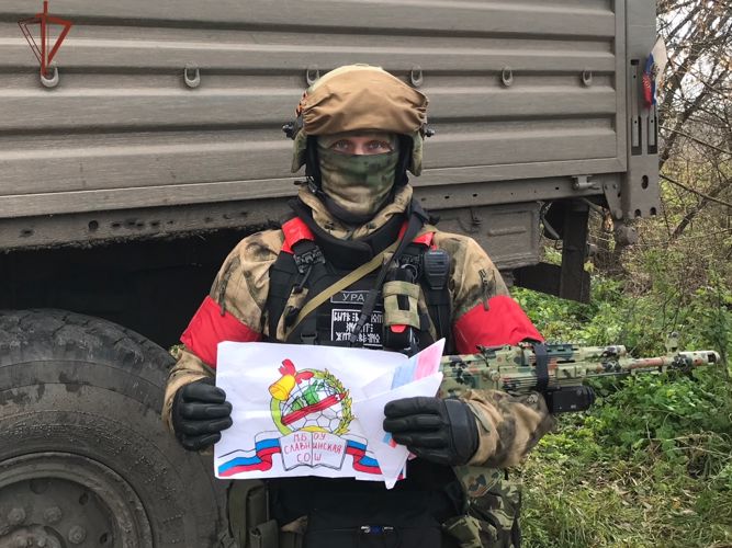 Участвующие в спецоперации росгвардейцы поблагодарили школьников из Тверской области за душевные письма