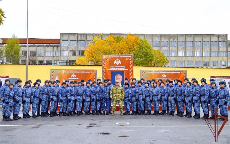В Северо-Западном округе Росгвардии проводили в запас военнослужащих, выслуживших установленные сроки военной службы по призыву