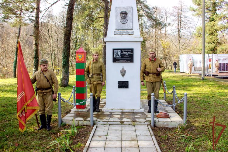 Память офицера-героя, павшего в одном из боев ВОВ, почтили на Кубани военнослужащие Росгвардии 