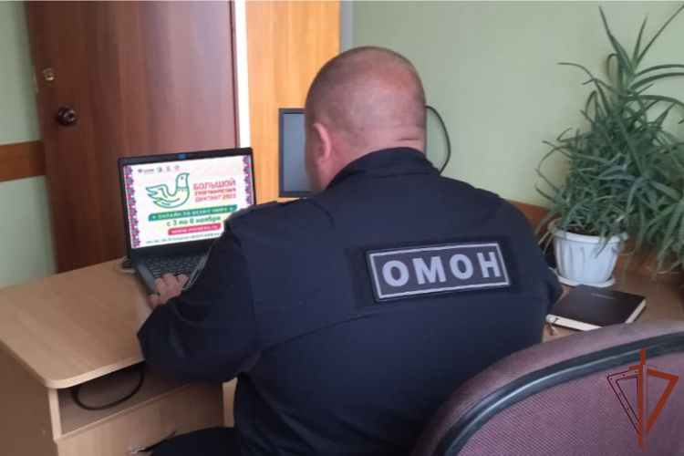 Росгвардейцы принимают участие в «Большом этнографическом диктанте» 