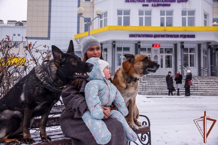 Томские росгвардейцы подарили праздник детям