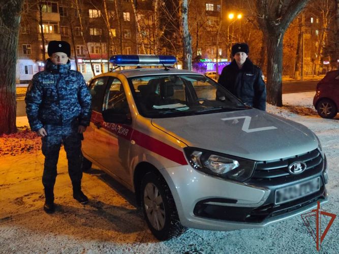 Потерявшему память жителю Томска росгвардейцы помогли вернуться домой 