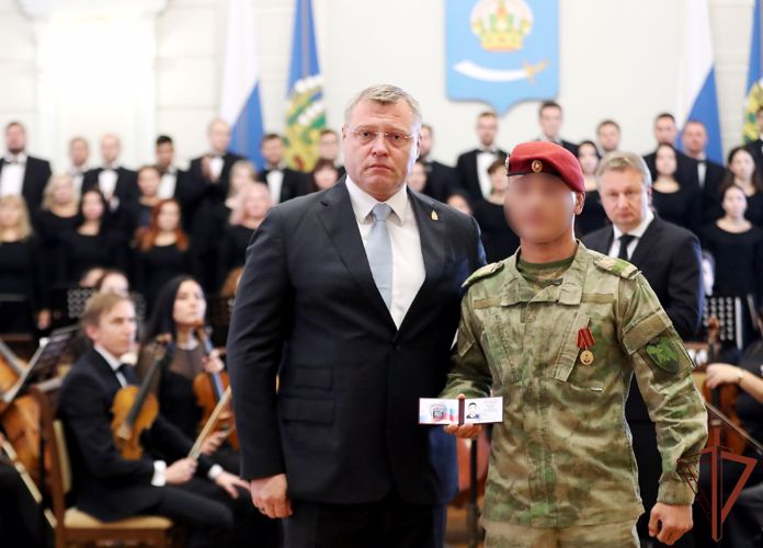 Глава Астраханской области поздравил росгвардейца с присвоением звания мастера спорта по боксу