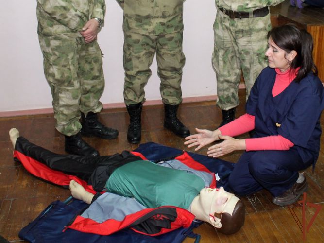 Специалисты скорой помощи Томской области проводят для военнослужащих Росгвардии уникальные занятия (видео)