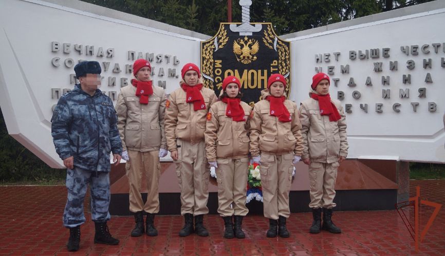 Память сотрудников и военнослужащих, погибших при исполнении служебного долга, почтили в Центральном округе Росгвардии  