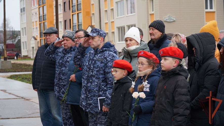 В Кирове открыли мемориальную доску погибшему при исполнении служебного долга росгвардейцу